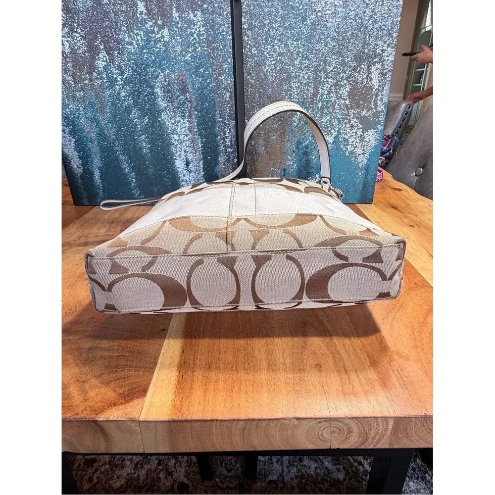 Coach Y2K 2009 Signature Stripe Canvas Hobo Bag Khaki Ivory GUC